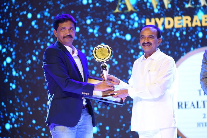 Siby M Lukose receives award from Telangana Finance Minister Etela Rajendar for Best Controlled Blasting and Excavation Services Company at the Times Business Awards 2018